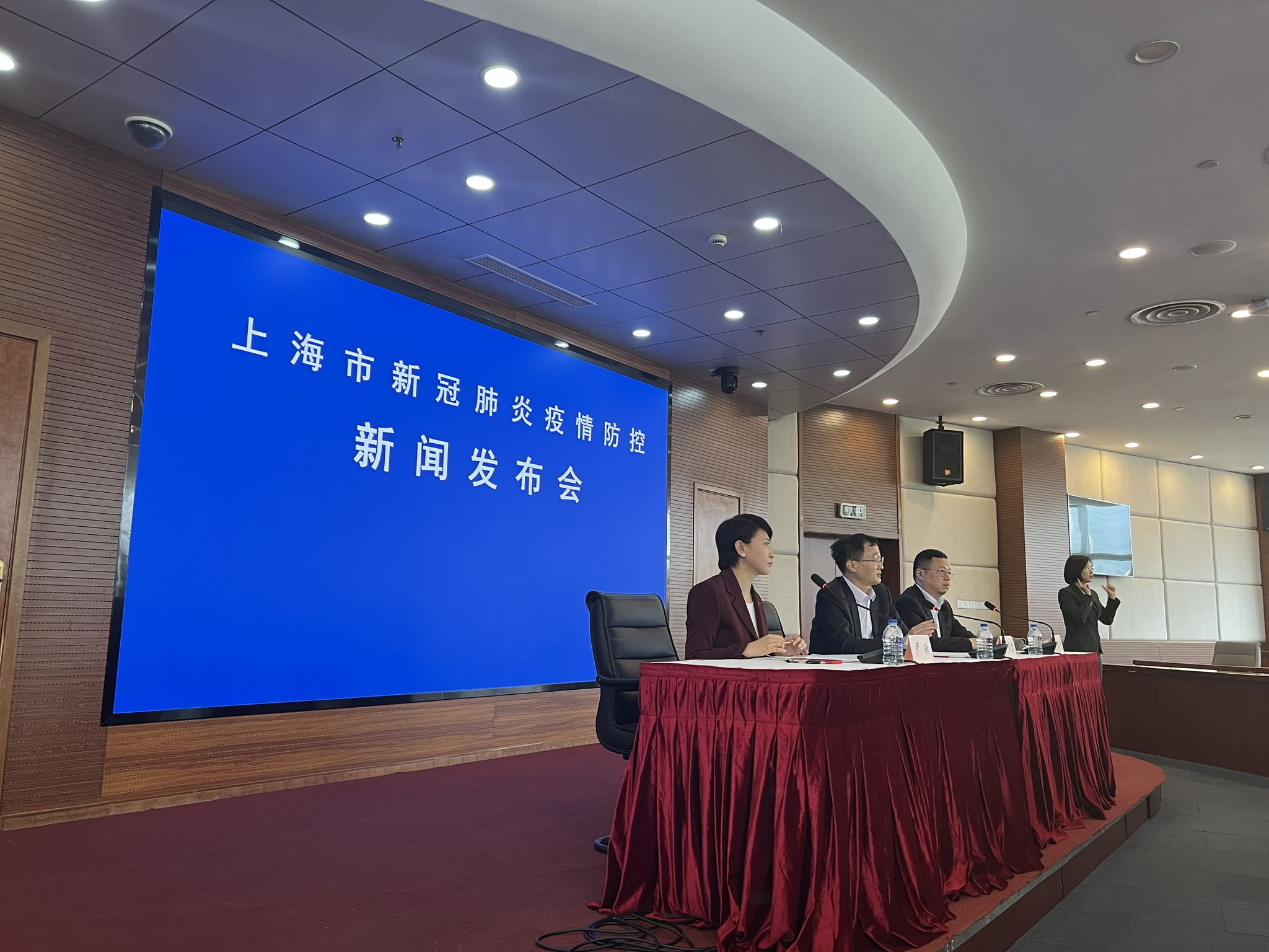 “上海新增4例本土确诊	” 上海新增194 1487？-第3张图片